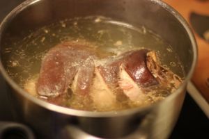 Ferdig kokt svineknoke